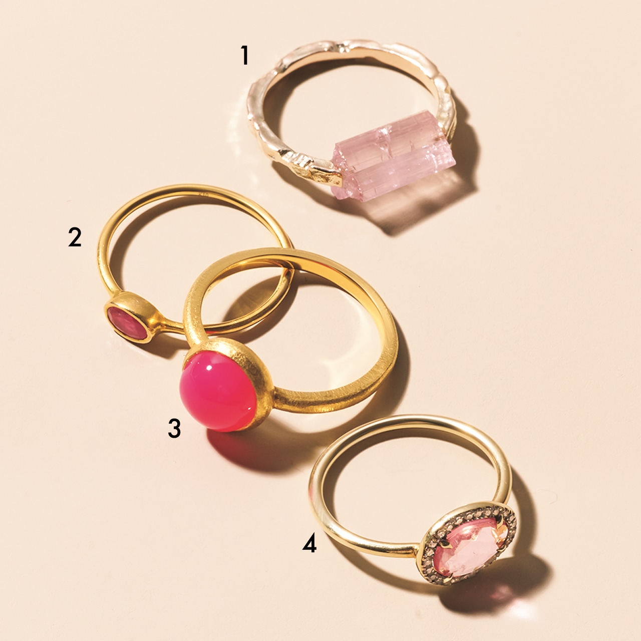 ピンクの色石リング３つ