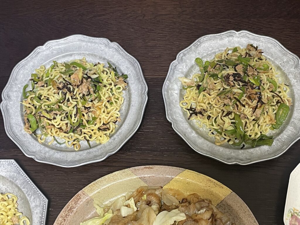 市瀬悦子さんのレシピ「ツナとピーマンの焼きそばチャンプルー」を40代主婦が作ってみた写真。