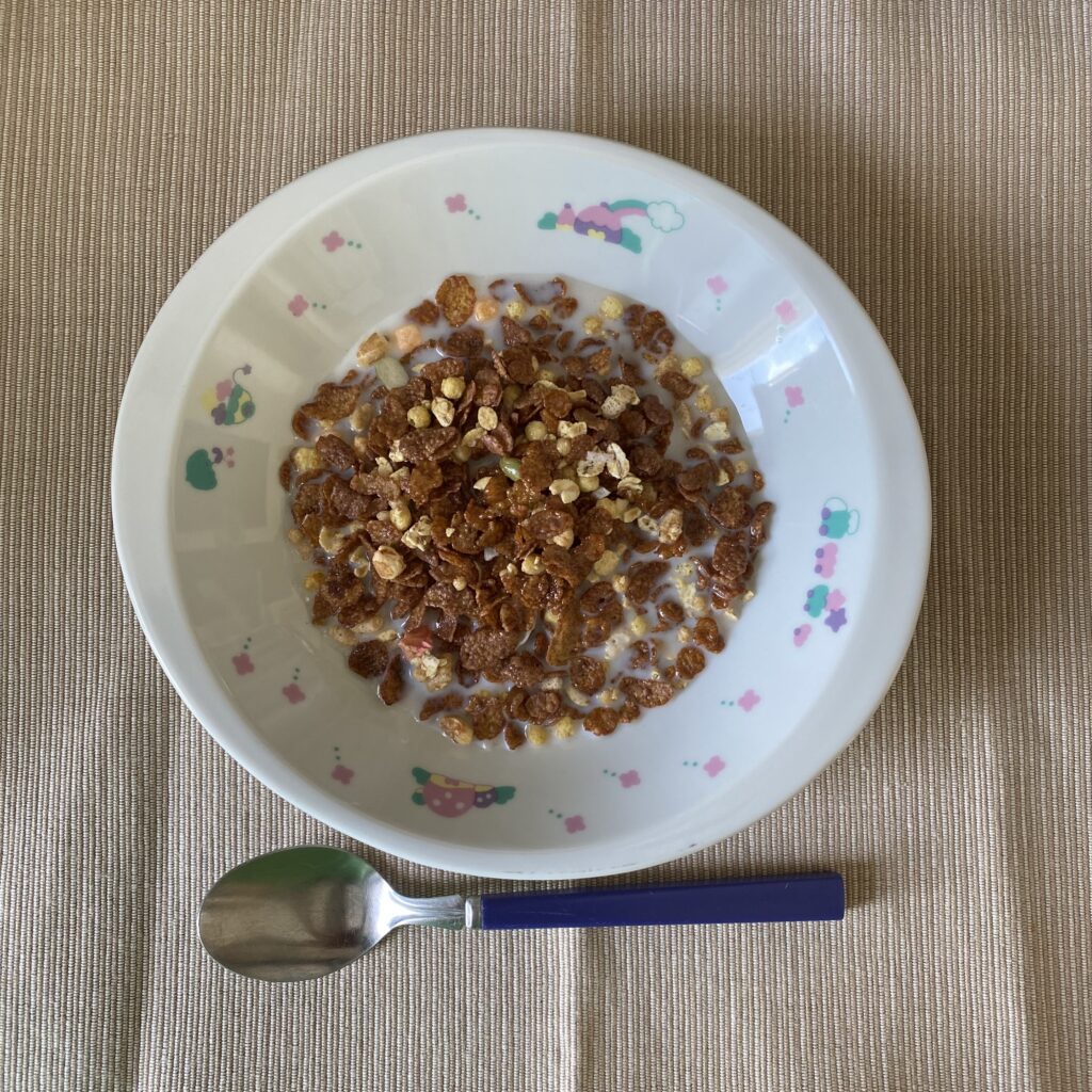 ケロッグ グラノラ 牛乳