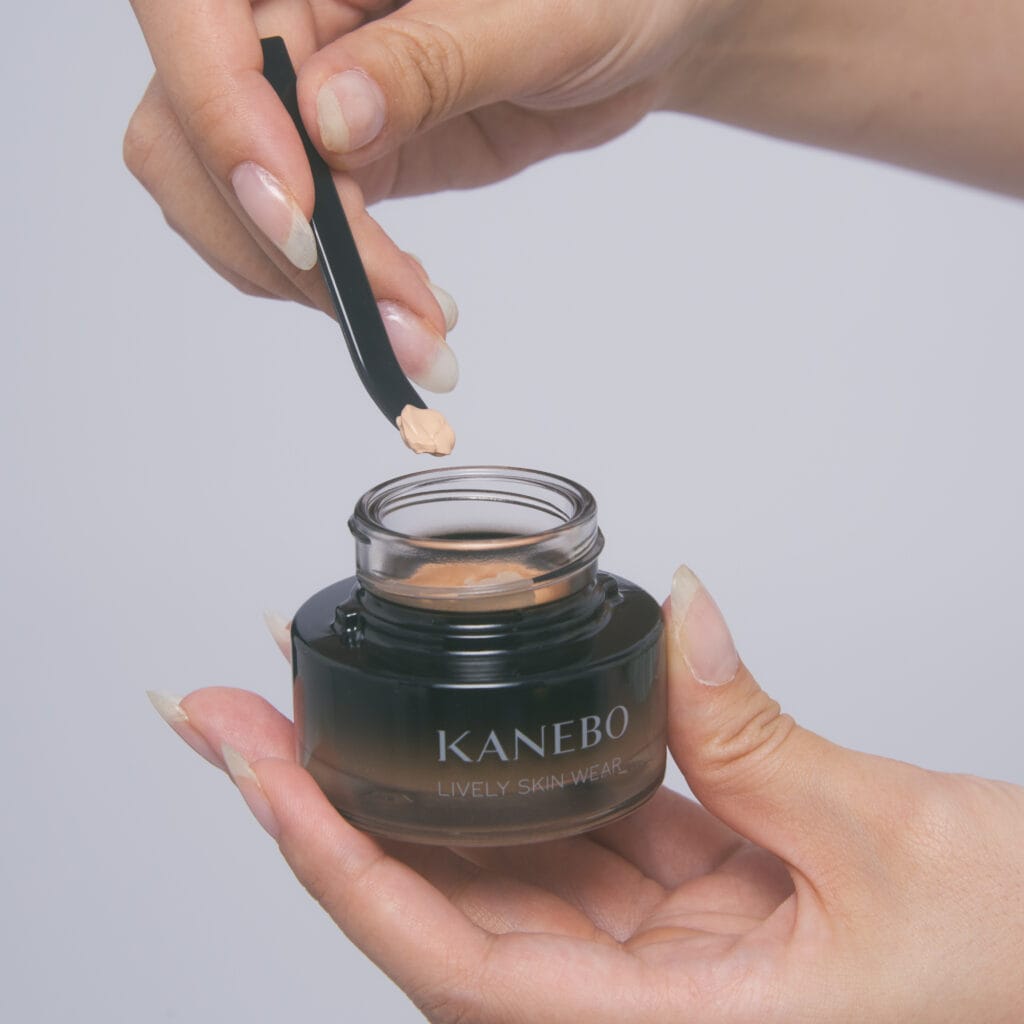 肌触りのいいリネンをさらりと纏ったような肌に仕上げてくれる【240 Linen】をお試し