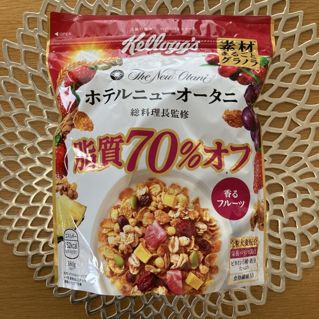 素材まるごとグラノラ 脂質70%オフ 香るフルーツ