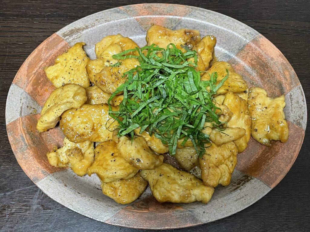 コウケンテツさんのレシピ「鶏むねのしょうが七味焼き しそのっけ」を40代主婦が作ってみた写真。
