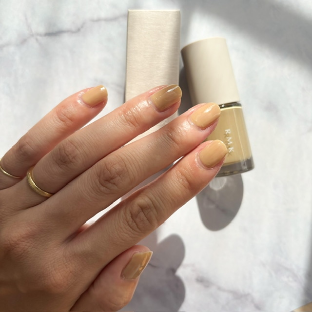 RMKネイルラッカー・フレッシュウィートを塗った爪の写真
