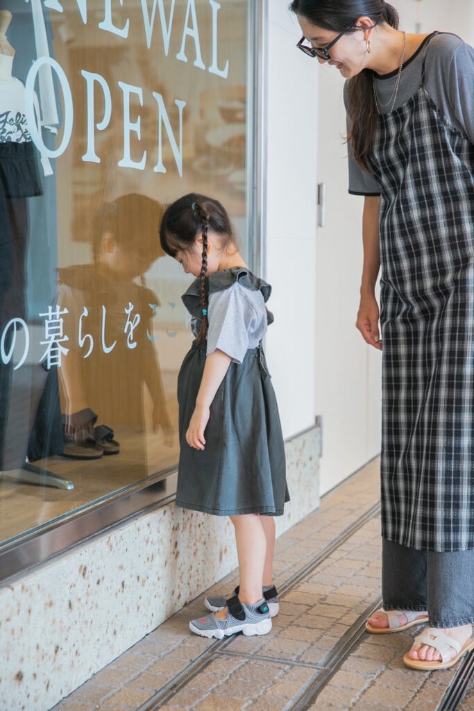 アーバンリサーチ ドアーズ スタイリスト高橋美帆さん　チェックワンピース　親子リンクコーデ