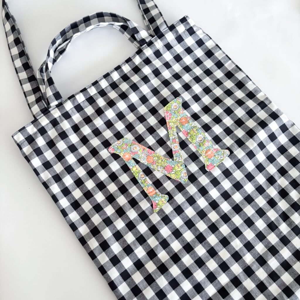 LEE100人隊が作ったギンガムチェックのトートバッグ