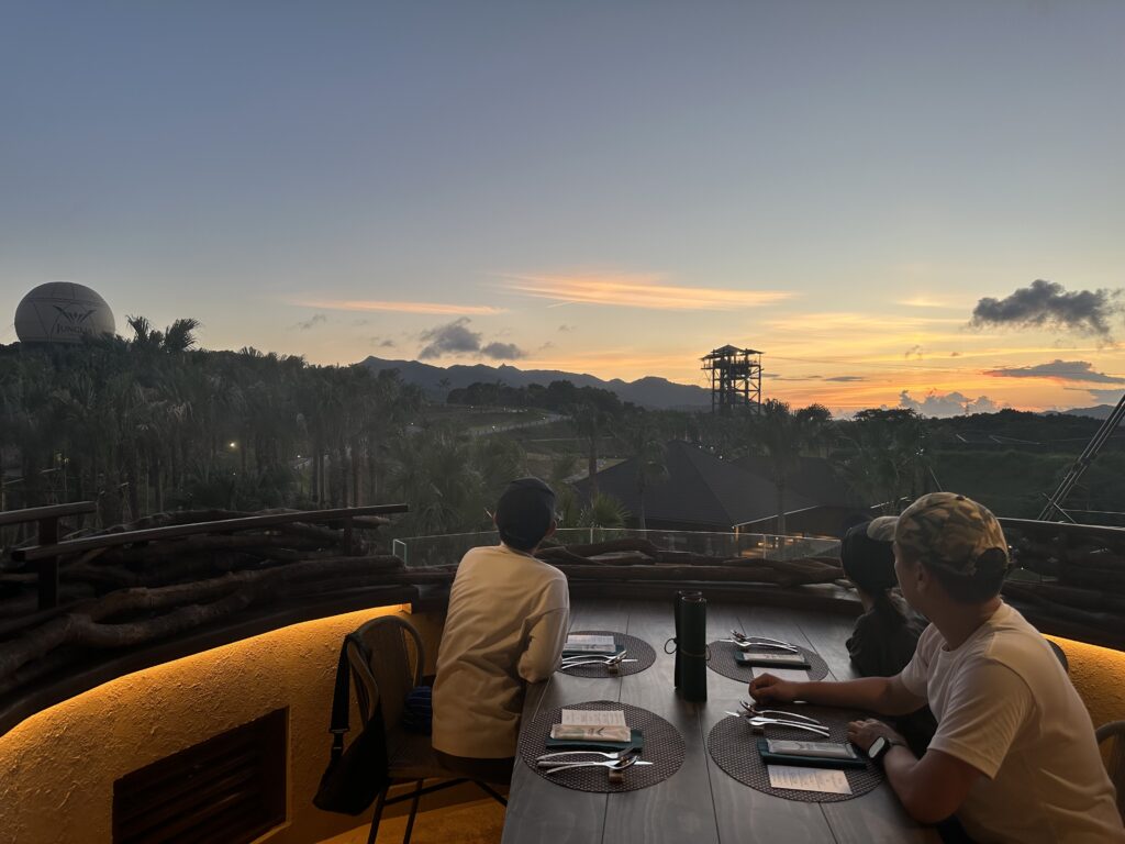 ジャングリア「PANORAMA DINING」のネスト席の内部