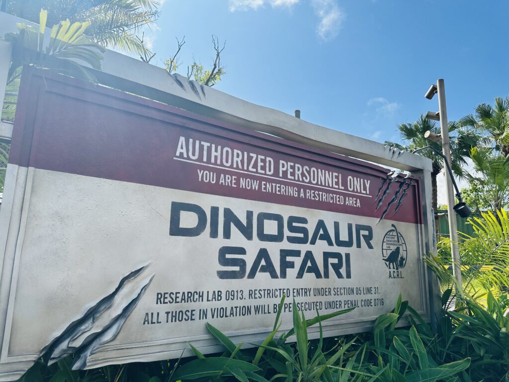 ジャングリア沖縄のダイナソーサファリ