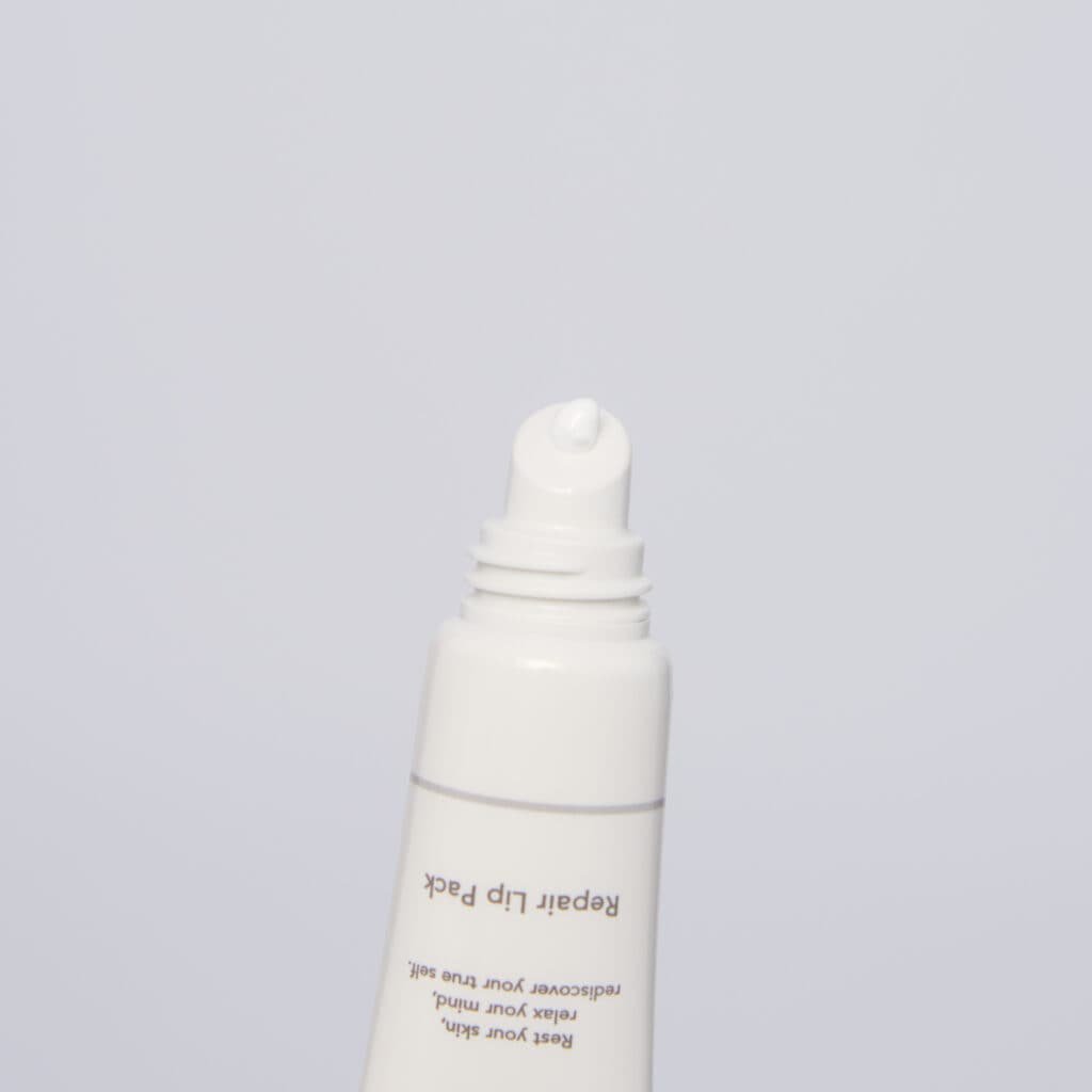 塗布面が斜めカットになっていて唇にフィット