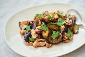 榎本美沙さん　なすと豚肉の甘酢炒め