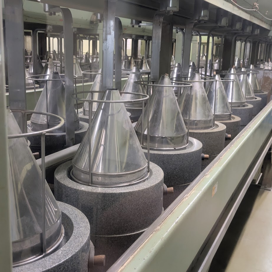 西尾市　蒼製茶　抹茶機械引き