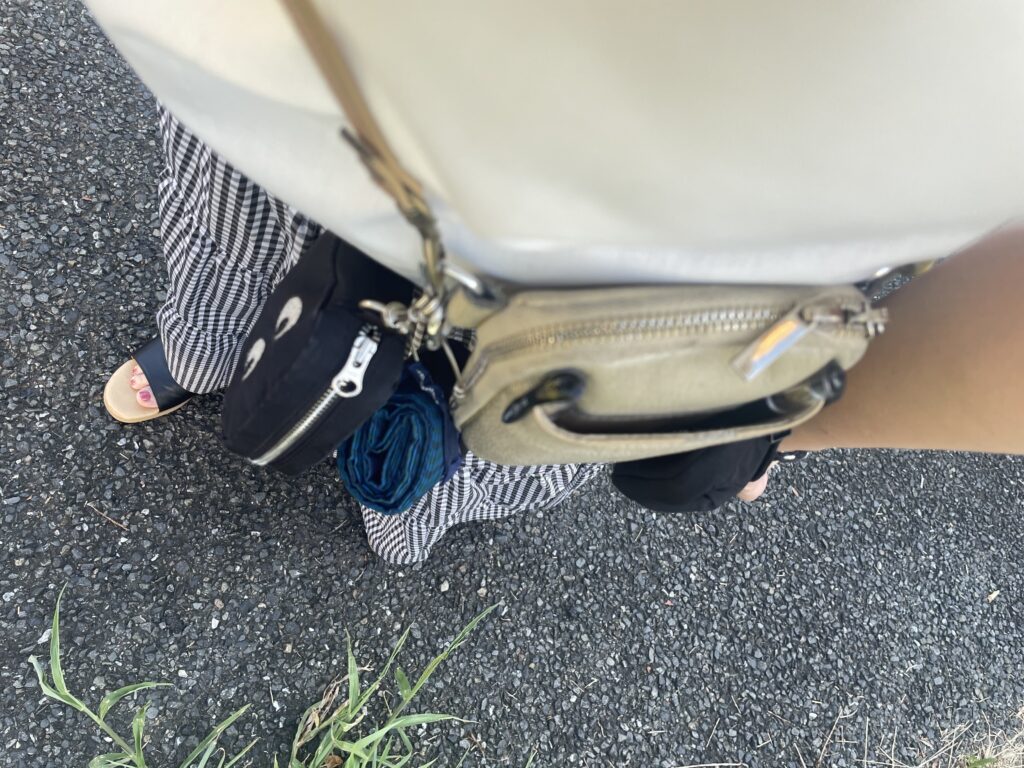 40代女性の2025年8月下旬コーデ、足元写真【その5】。