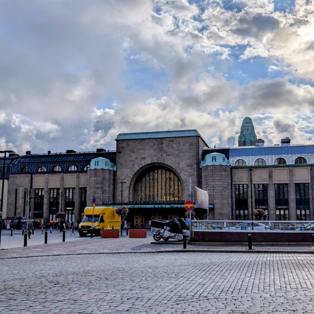 朝のヘルシンキ中央駅