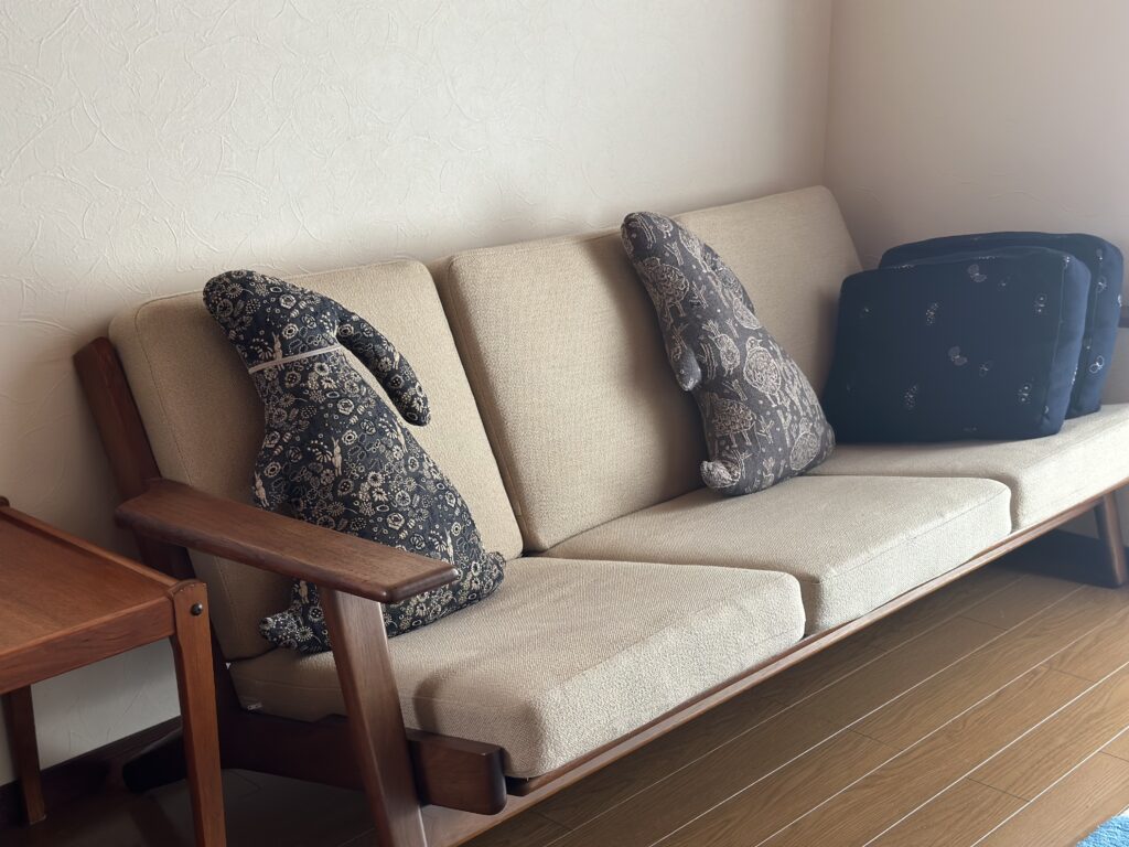 Hans J Wegner（ハンス・J・ウェグナー）　北欧家具　ミナペルホネンのクッション