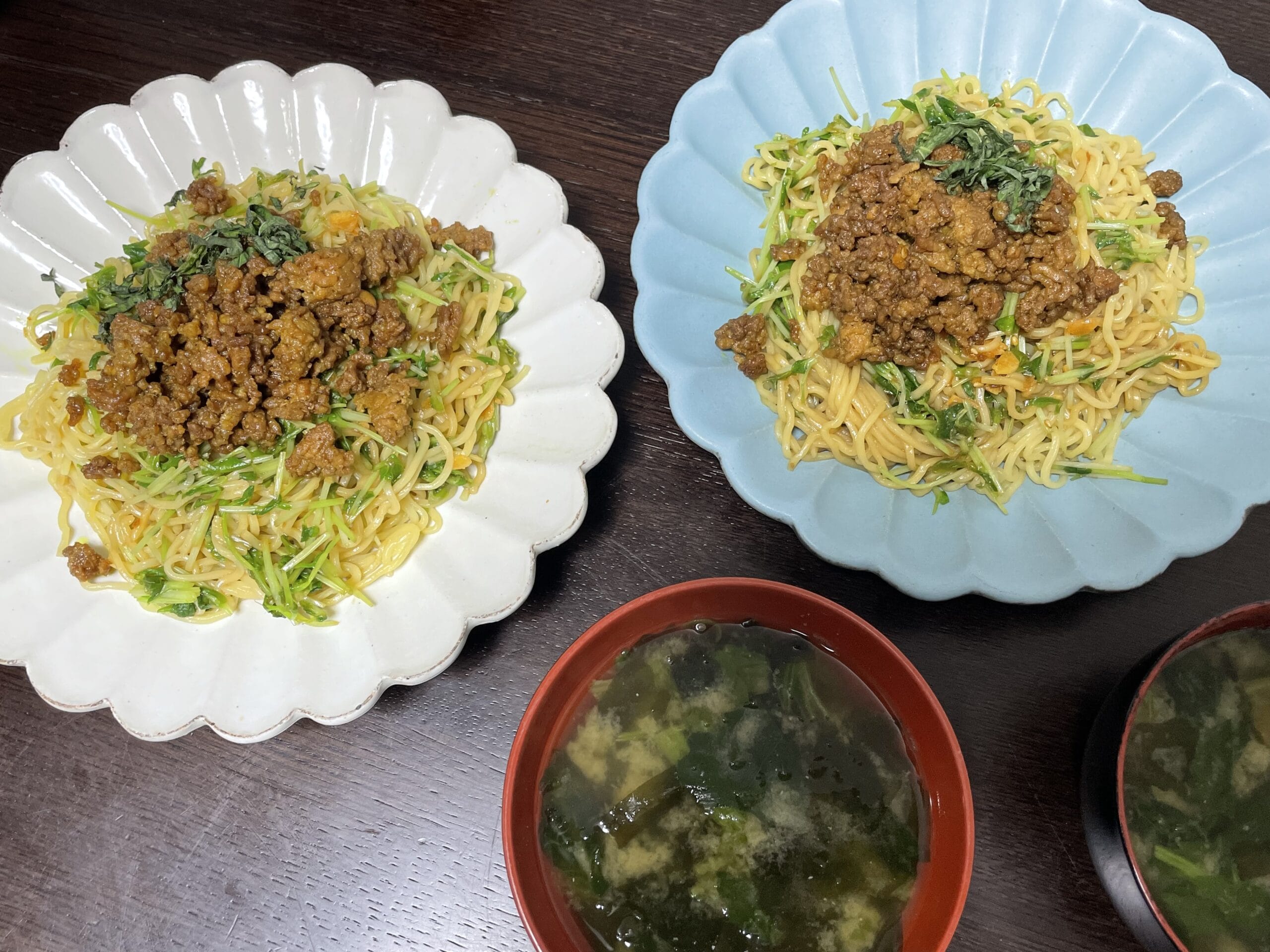 市瀬悦子さんのレシピ「ひき肉と豆苗のカレー風味和え麺」を40代主婦が作ってみた写真。
