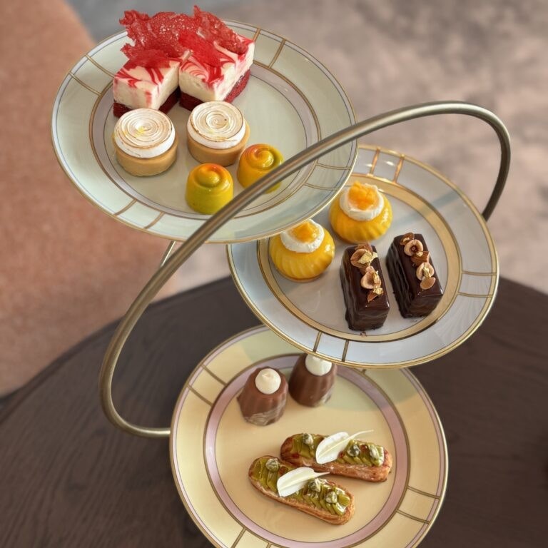 ウォルドーフ・アストリア大阪　アフタヌーンティー　3段分