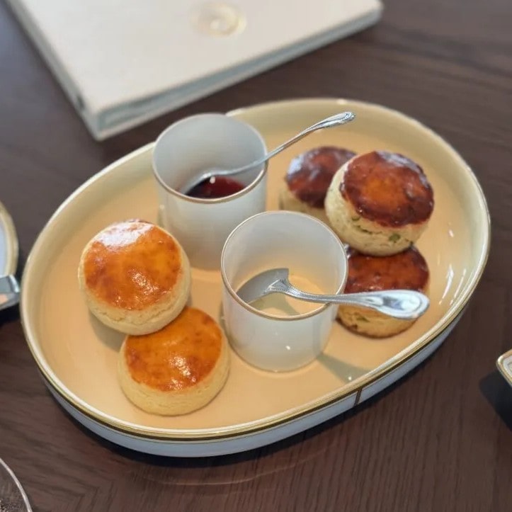 ウォルドーフ・アストリア大阪　アフタヌーンティー　スコーン