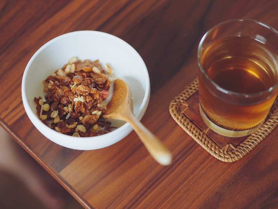 グラノラに豆乳をあわせたボウル