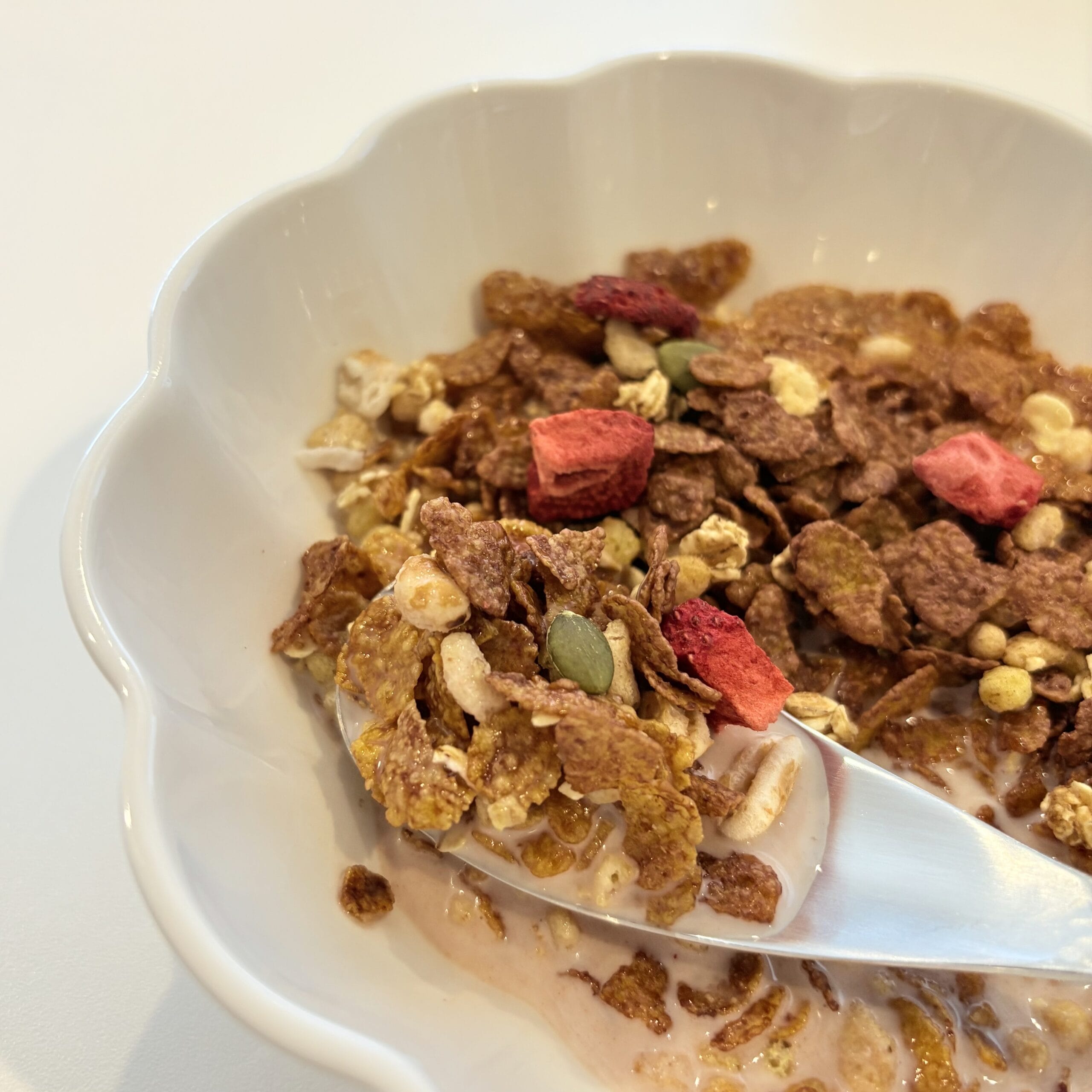 ケロッグ　素材まるごとグラノラ 脂質70%オフ 華やぐフルーティショコラ　ホテルニューオータニ