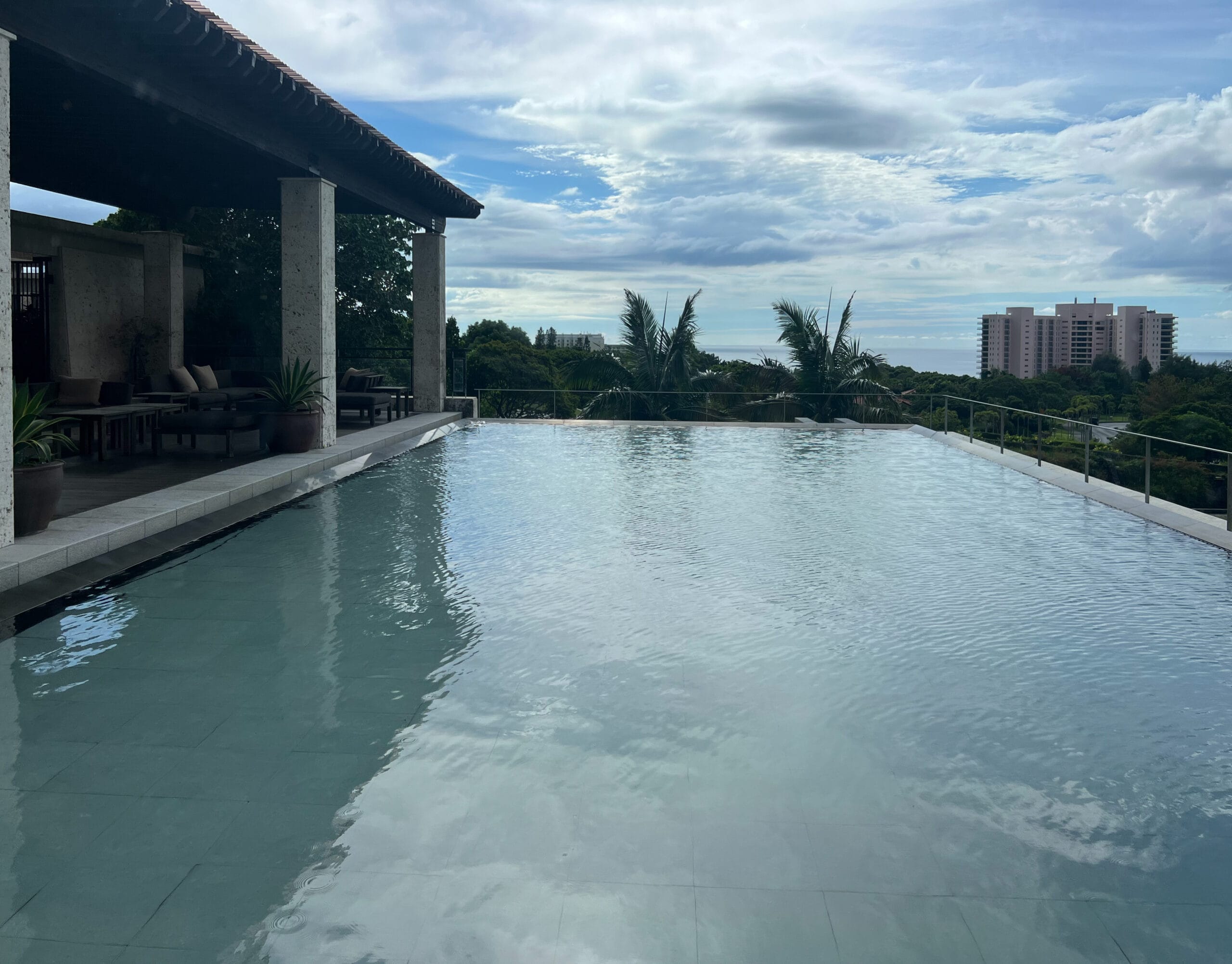 大人のご褒美時間─ザ・リッツ・カールトン沖縄で味わう贅沢アフタヌーンティー TB icoco