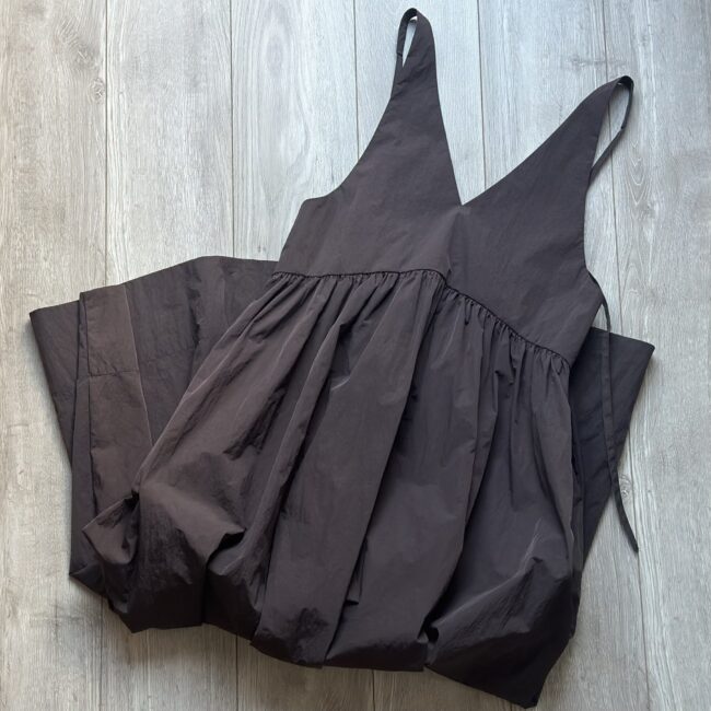 MAQWEL(マクウェル)のソフトタフタワンピース