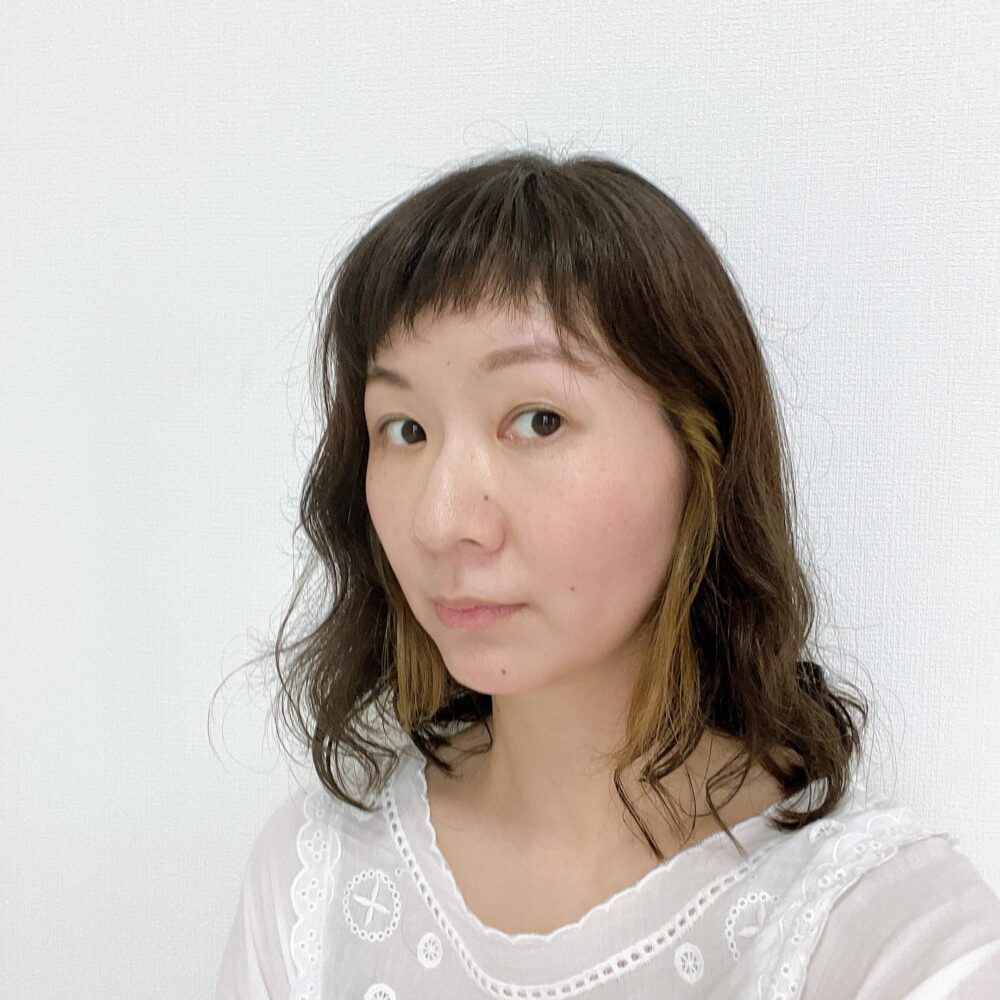 ミディアム　前髪あり　パーマ　イヤリングカラー