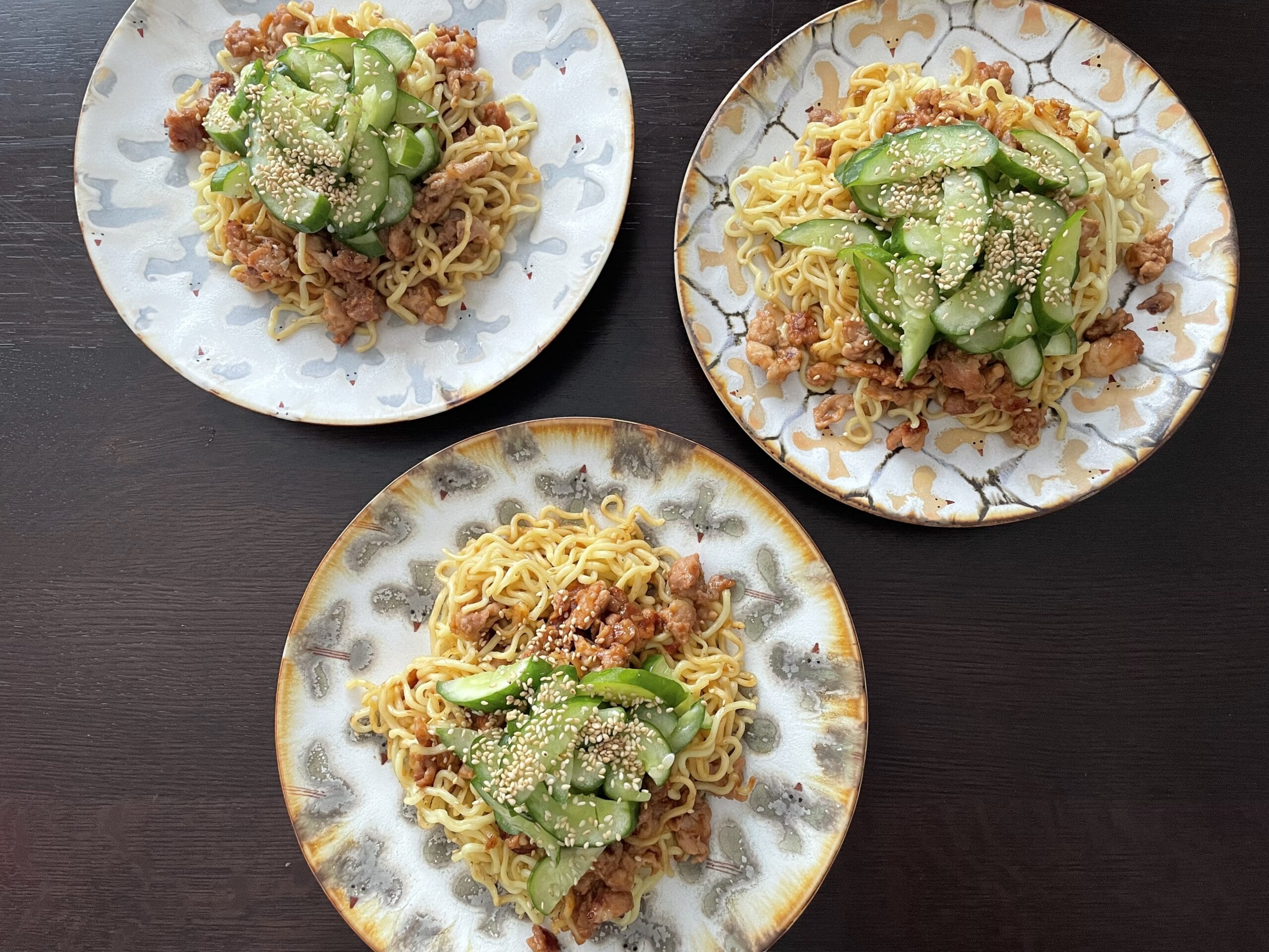 きじまりゅうたさんのレシピ「そぼろ焼きそば 塩もみきゅうりのっけ」を40代主婦が作ってみた写真。