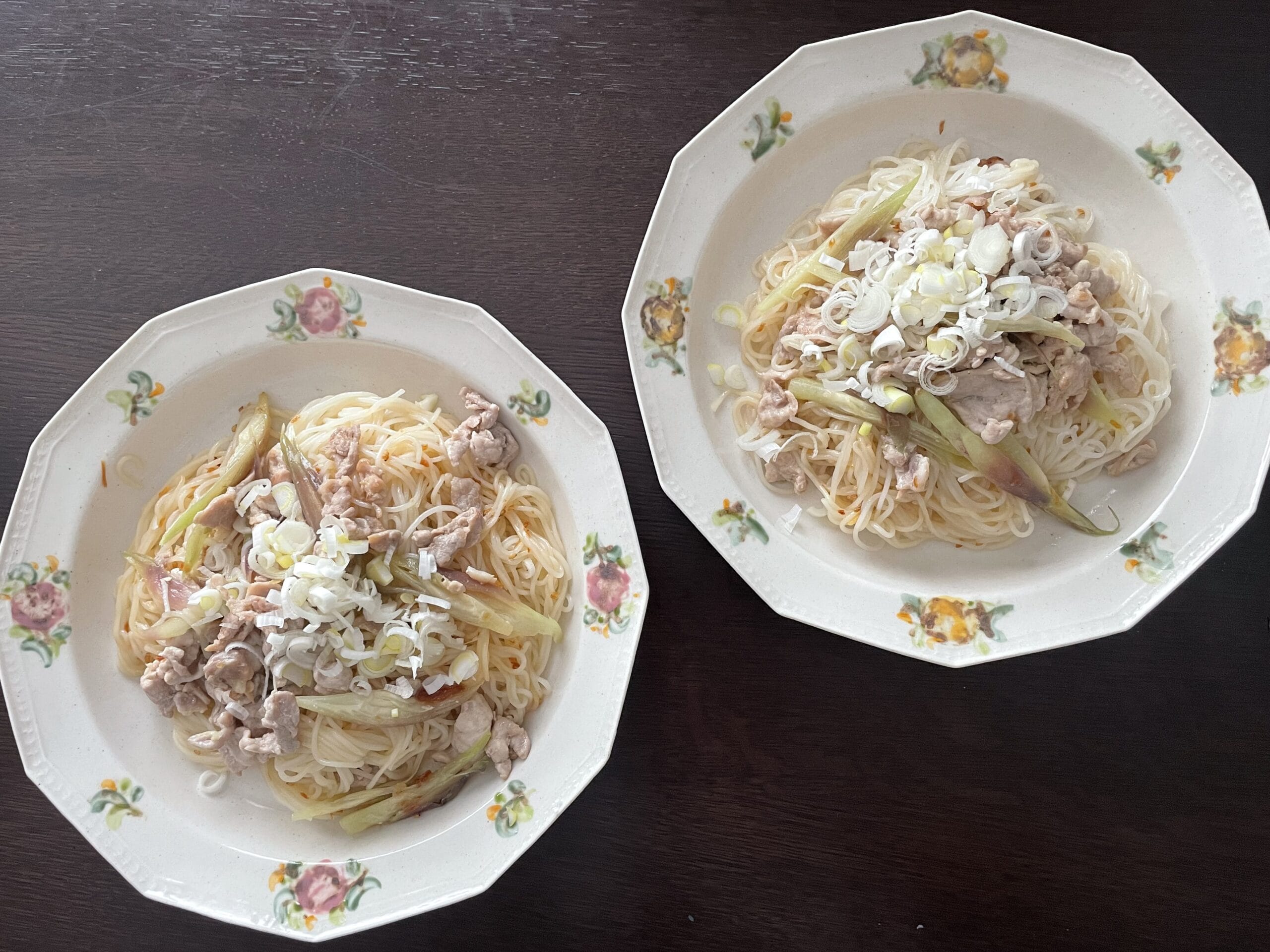 近藤幸子さんレシピ「豚肉とみょうがの炒めそうめん」を作ってみた写真。