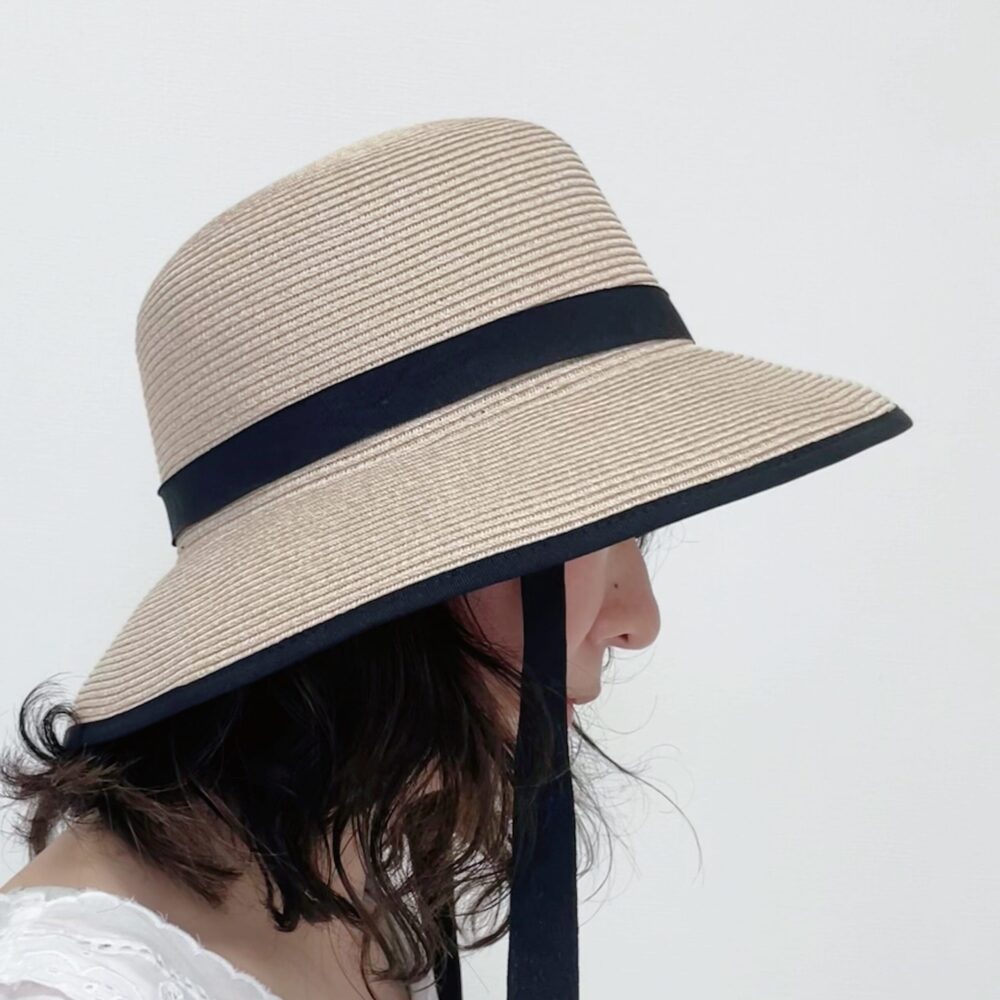 ミディアム　前髪あり　パーマ　イヤリングカラー