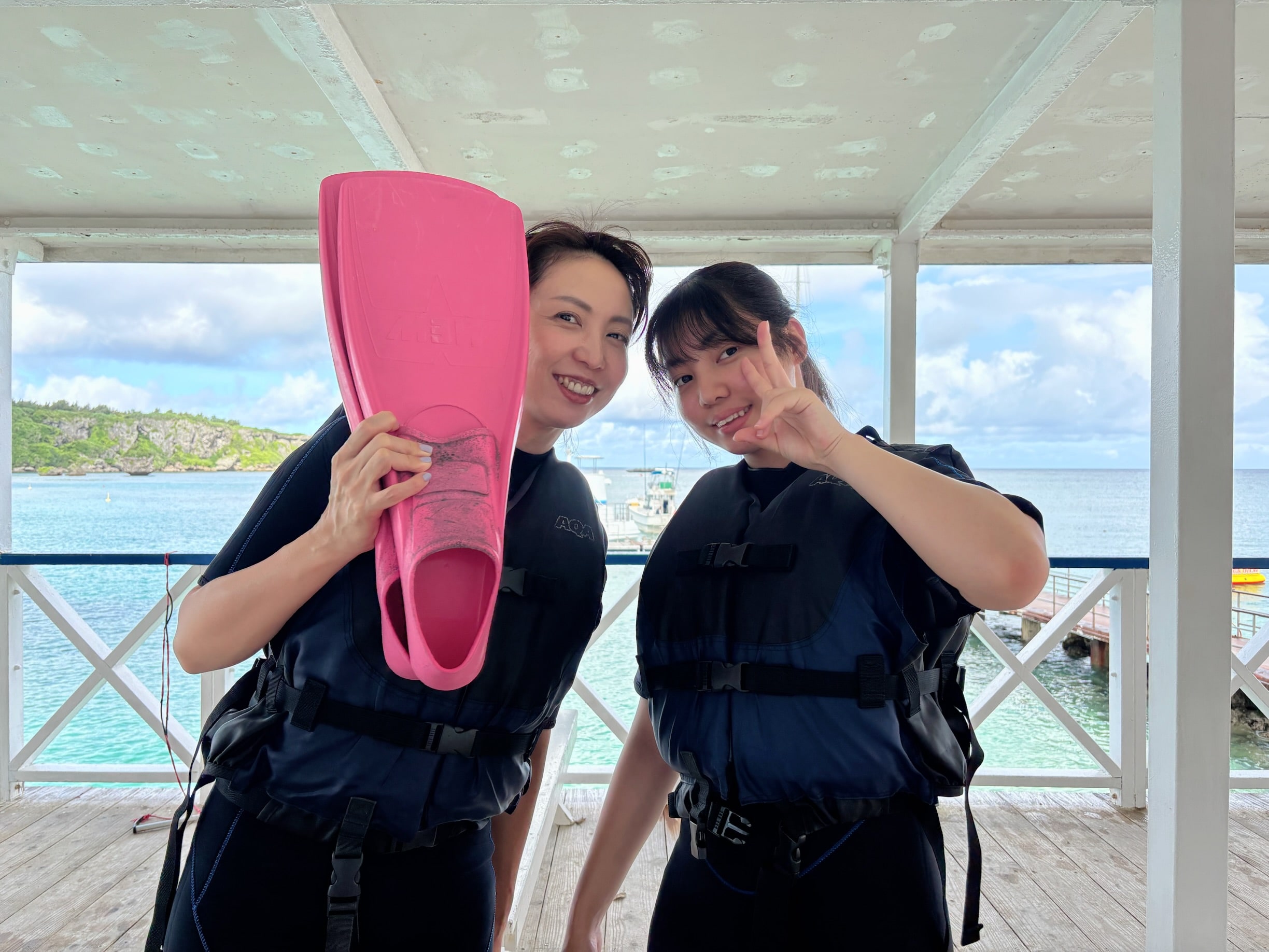 ANAインターコンチネンタル 万座ビーチリゾート　シュノーケリングを楽しむ母娘