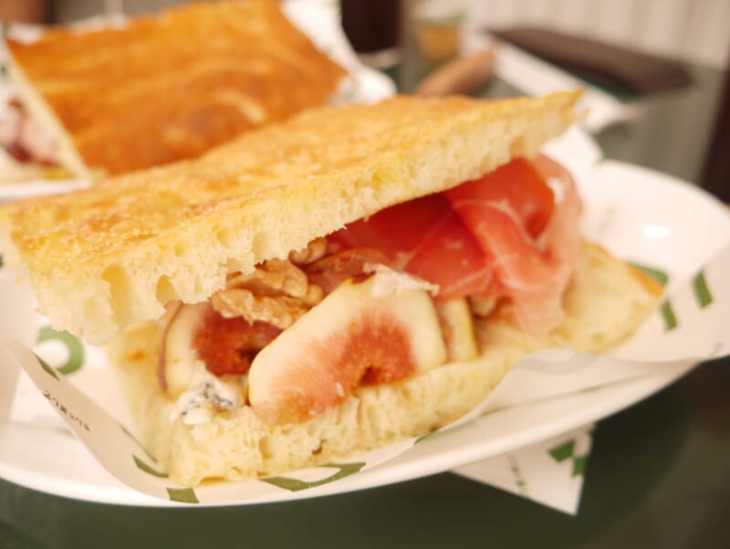 カフェ　ランチ　サンドイッチ