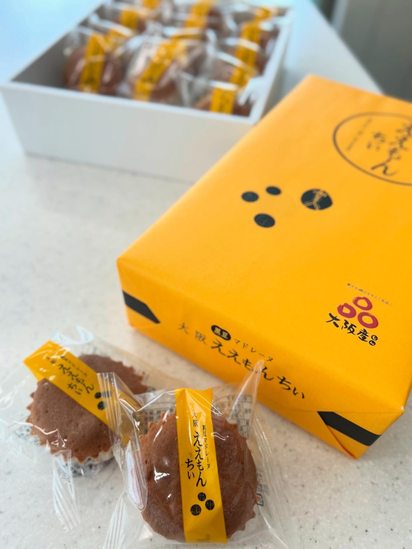 新大阪駅で購入した大阪土産　五感「黒豆マドレーヌ　ええもんちぃ