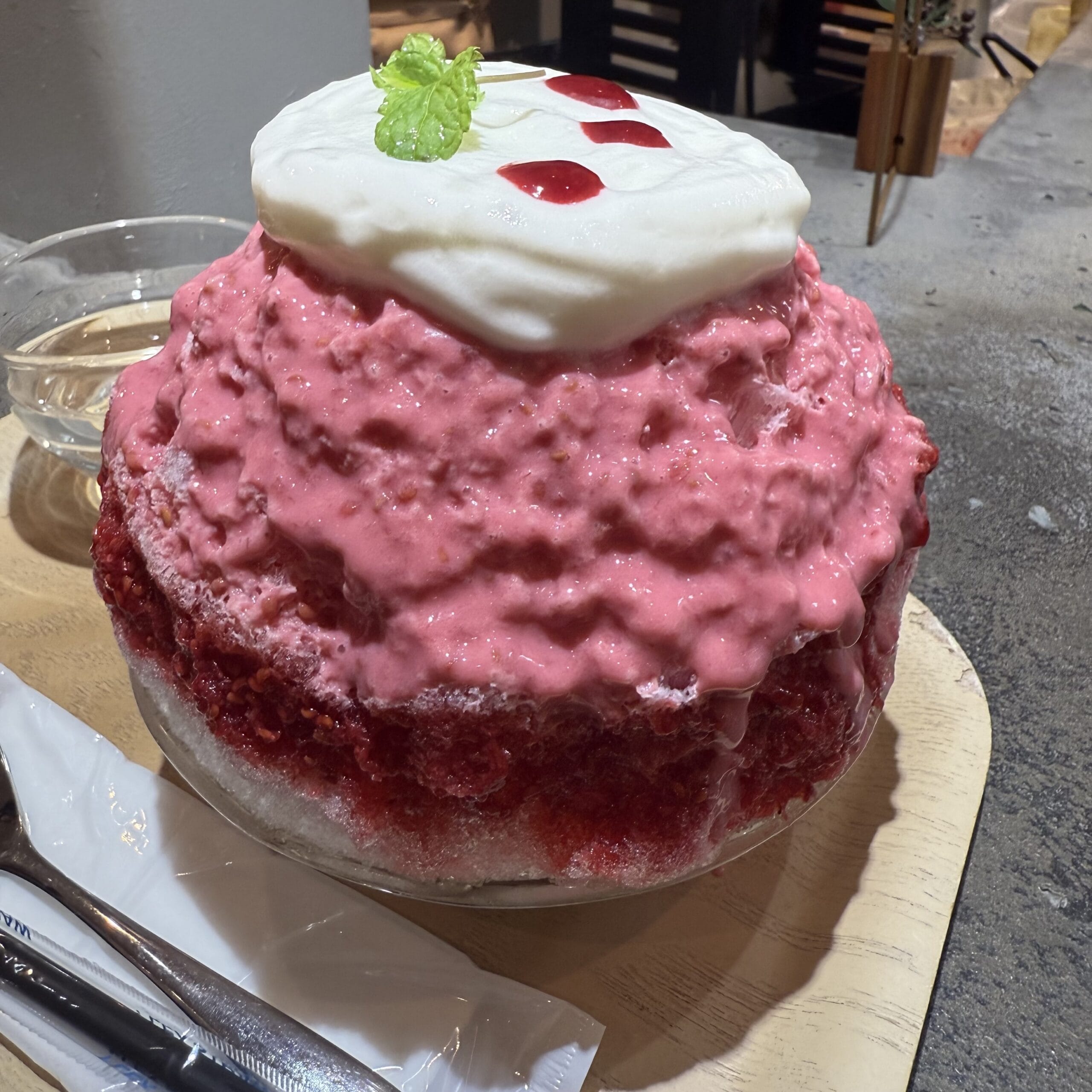 奈良のかき氷カフェ「ほうせき箱」「ベリーベリーヨーグルト」のかき氷