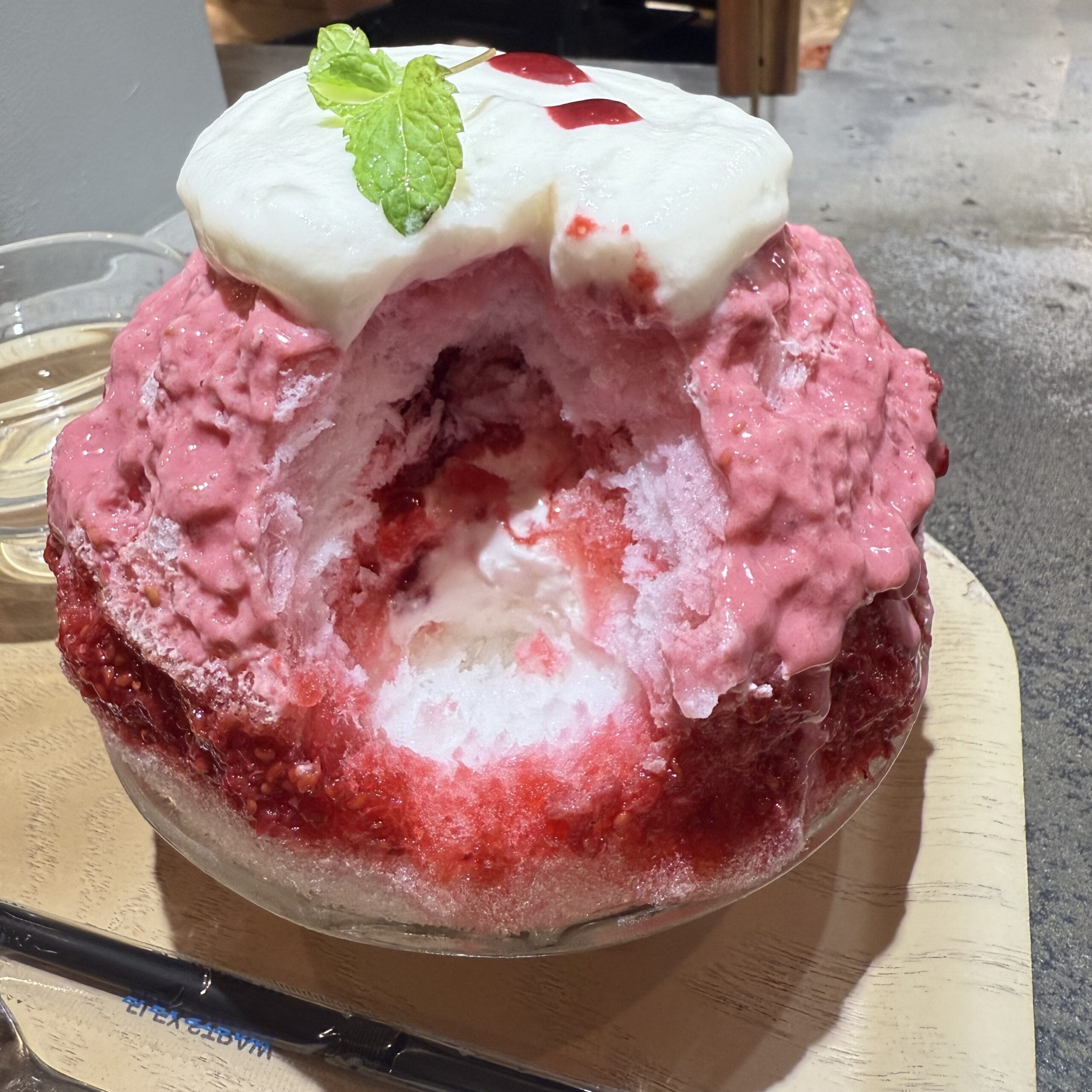 奈良のかき氷カフェ「ほうせき箱」「ベリーベリーヨーグルト」のかき氷