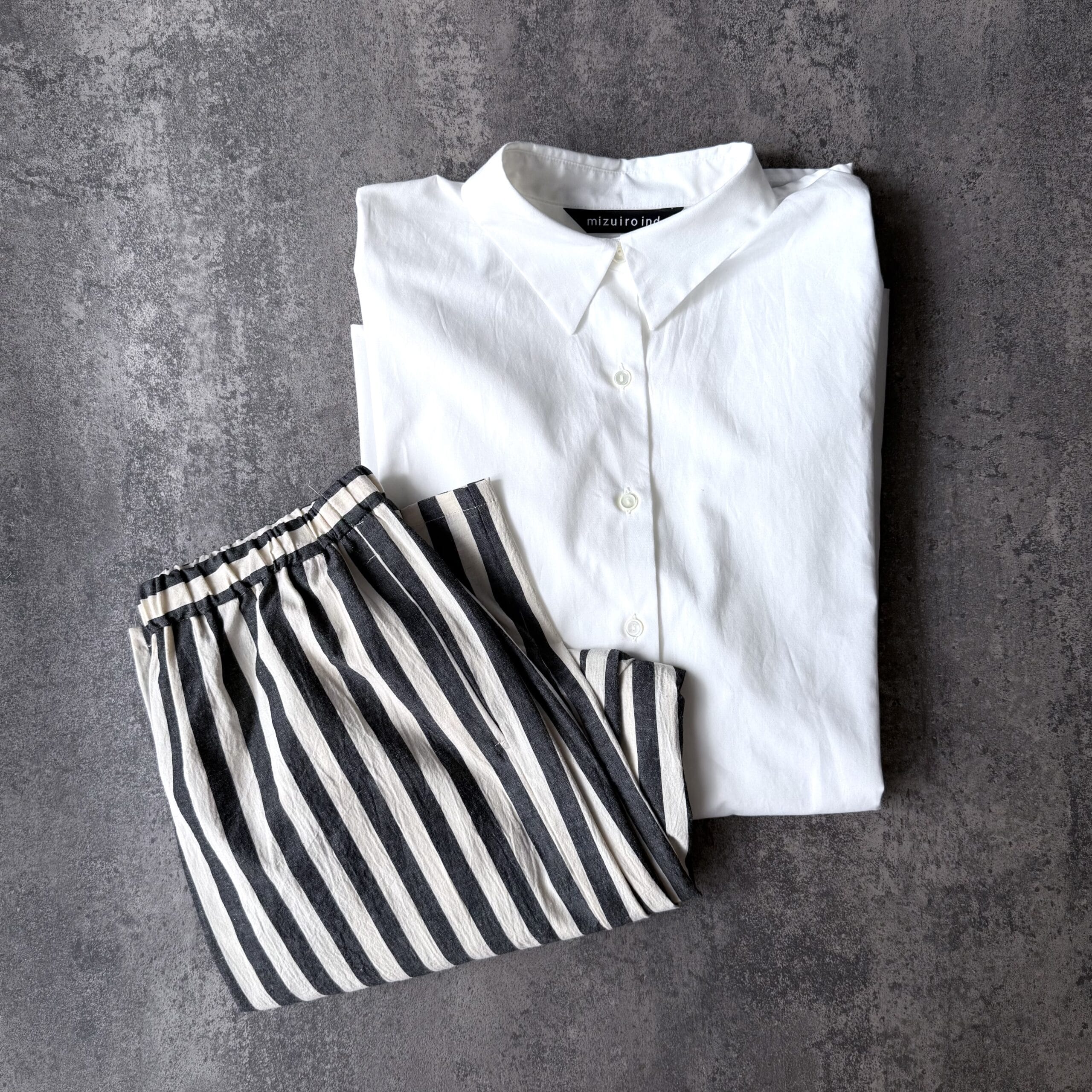 mizuiro ind コットンブロードワイドシャツ、ストライプイージーパンツ