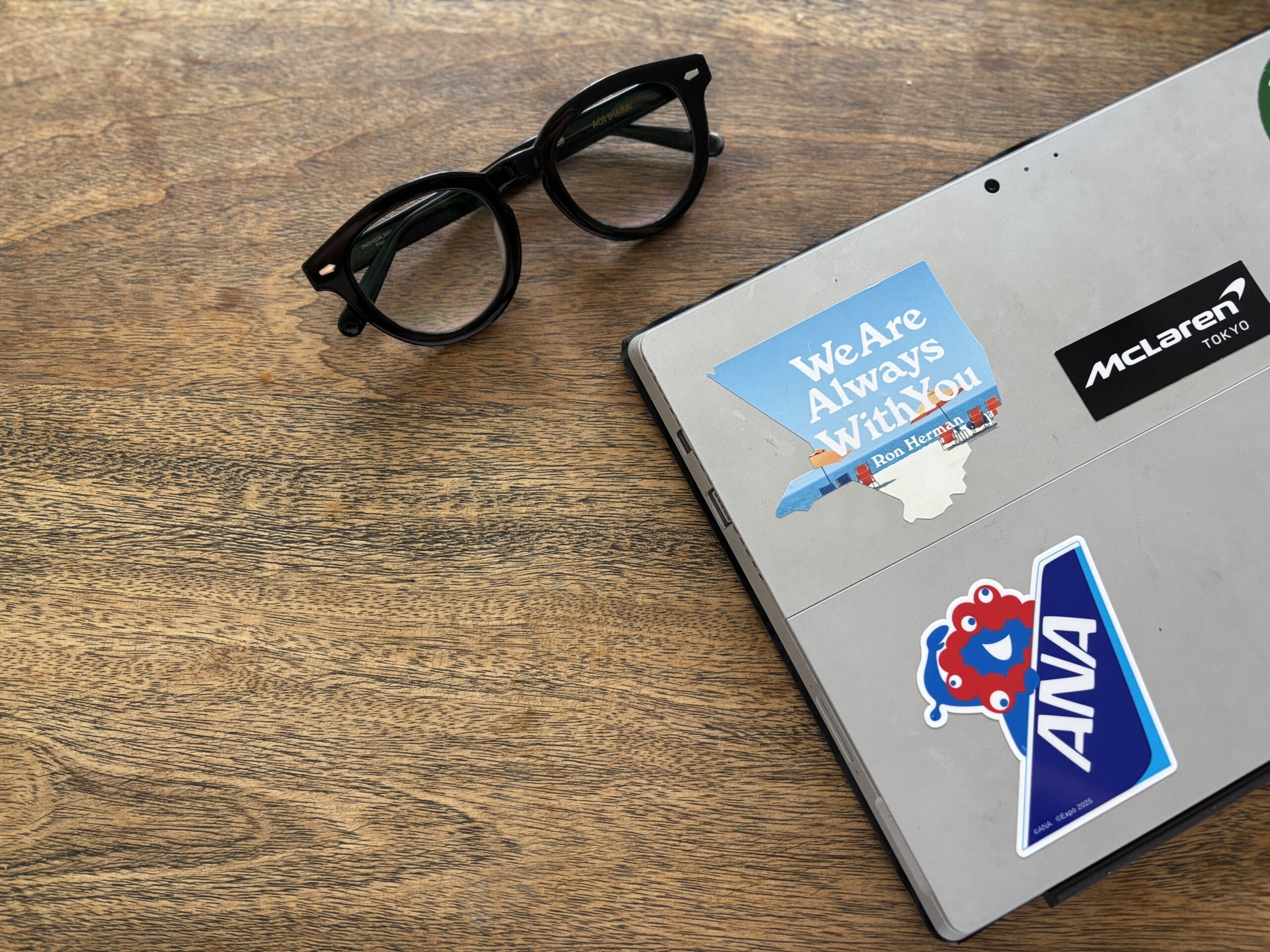 ANAとミャクミャクのコラボステッカーを貼ったパソコン