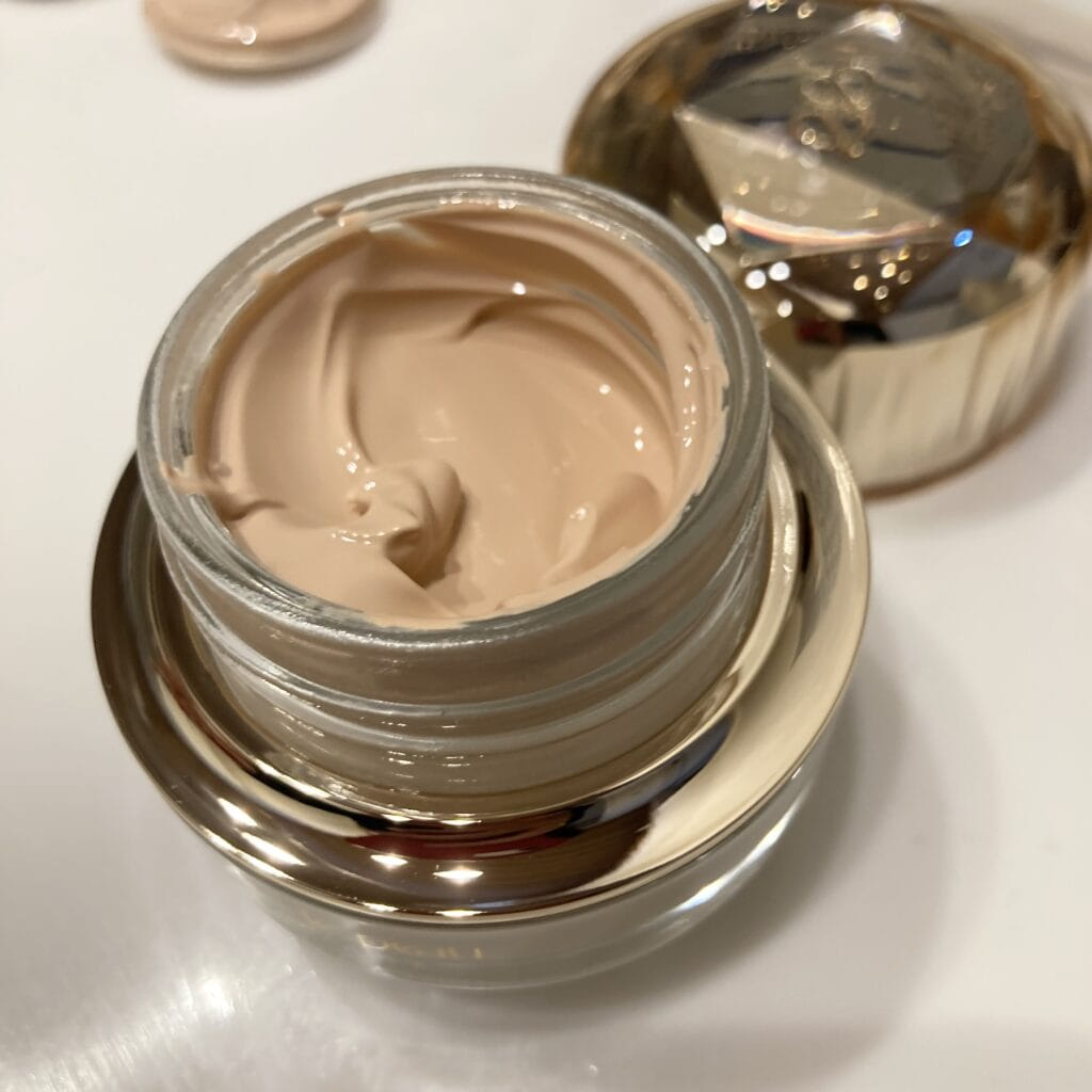 クレ・ド・ポー ボーテ「ル・フォンドゥタンｎ」ふたを開けたところ