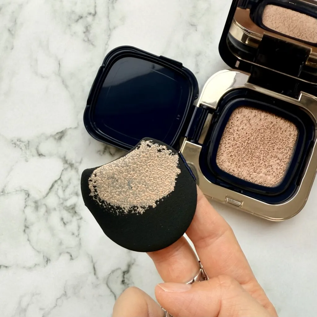 クレ・ド・ポー ボーテ「タンクッションエクラ ルミヌ」パフにとったところ