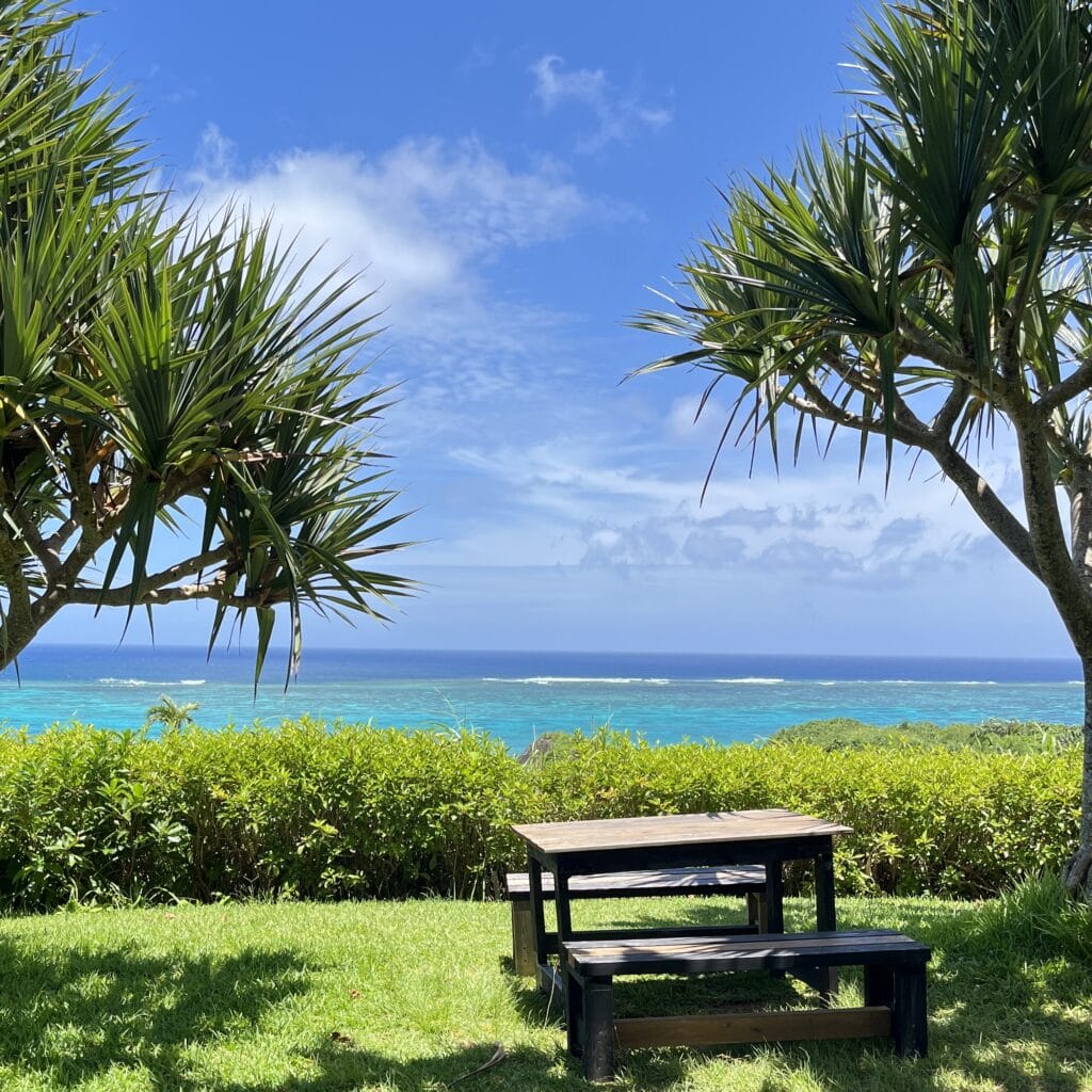 沖縄】石垣島に行ってきました①〜旅のスタートは青い海が見えるカフェ