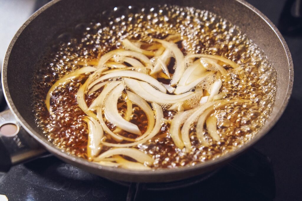 今井真実さん　学食のカツ丼