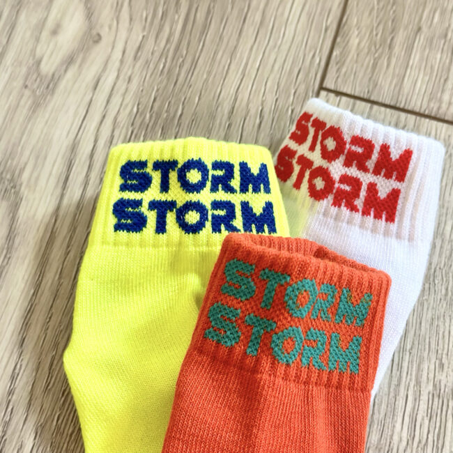 セリアのカラーキッズソックス