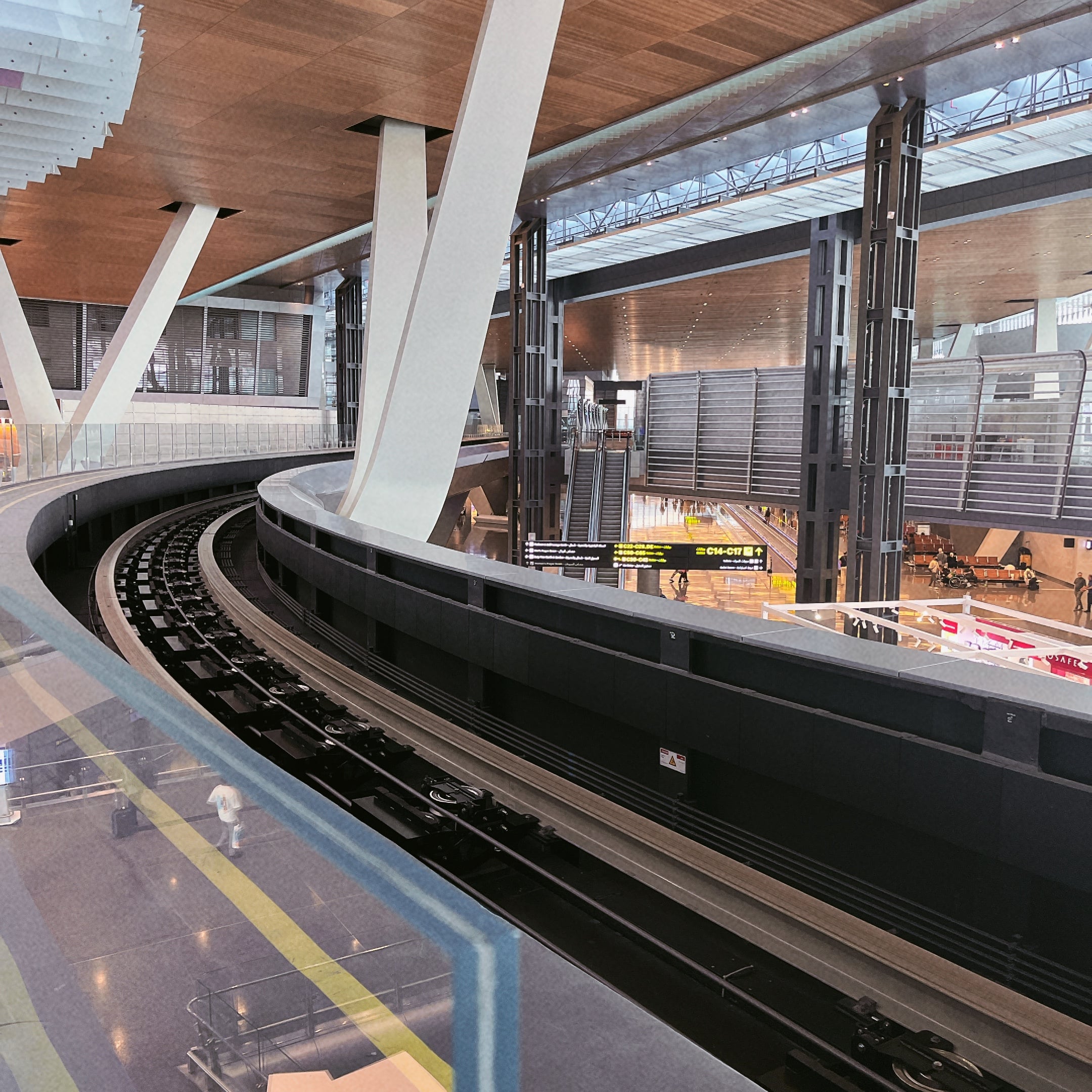 ハマド国際空港　レール