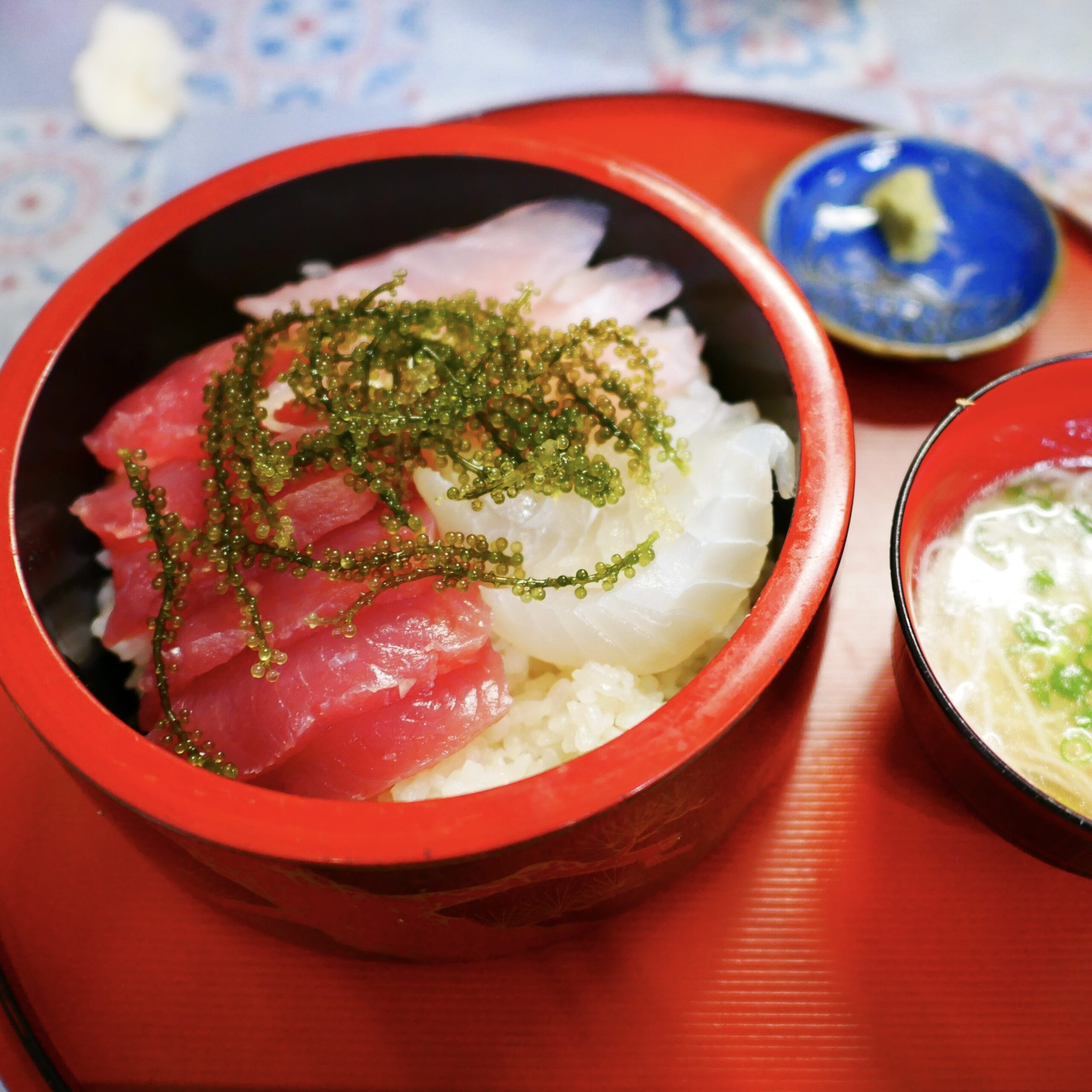 海鮮丼　海ぶどう 心の宿　沖縄