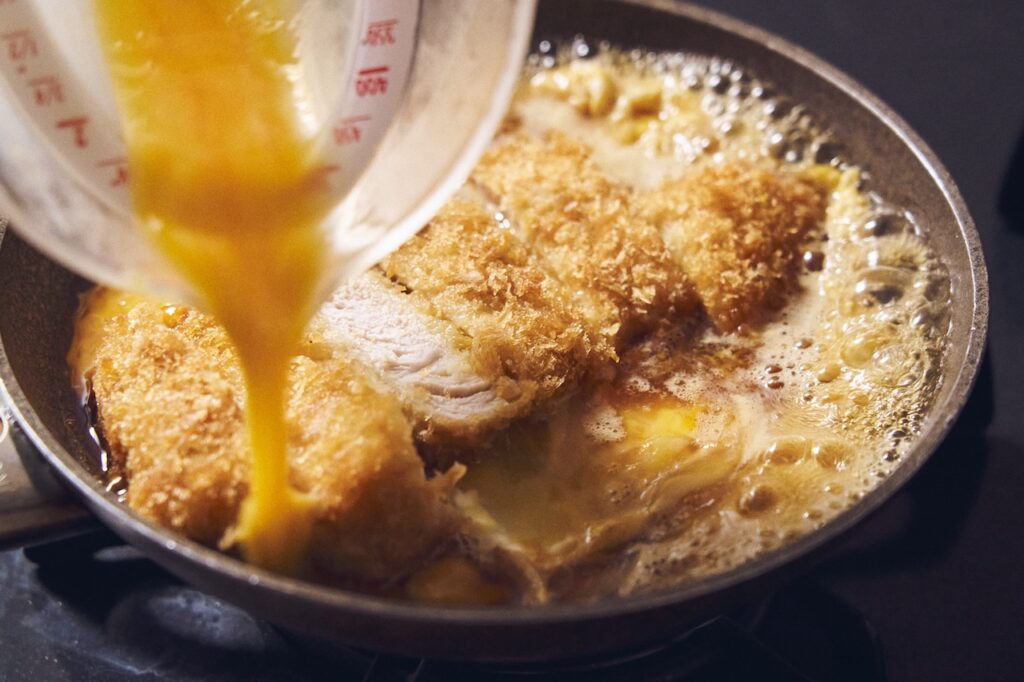 今井真実さん　学食のカツ丼