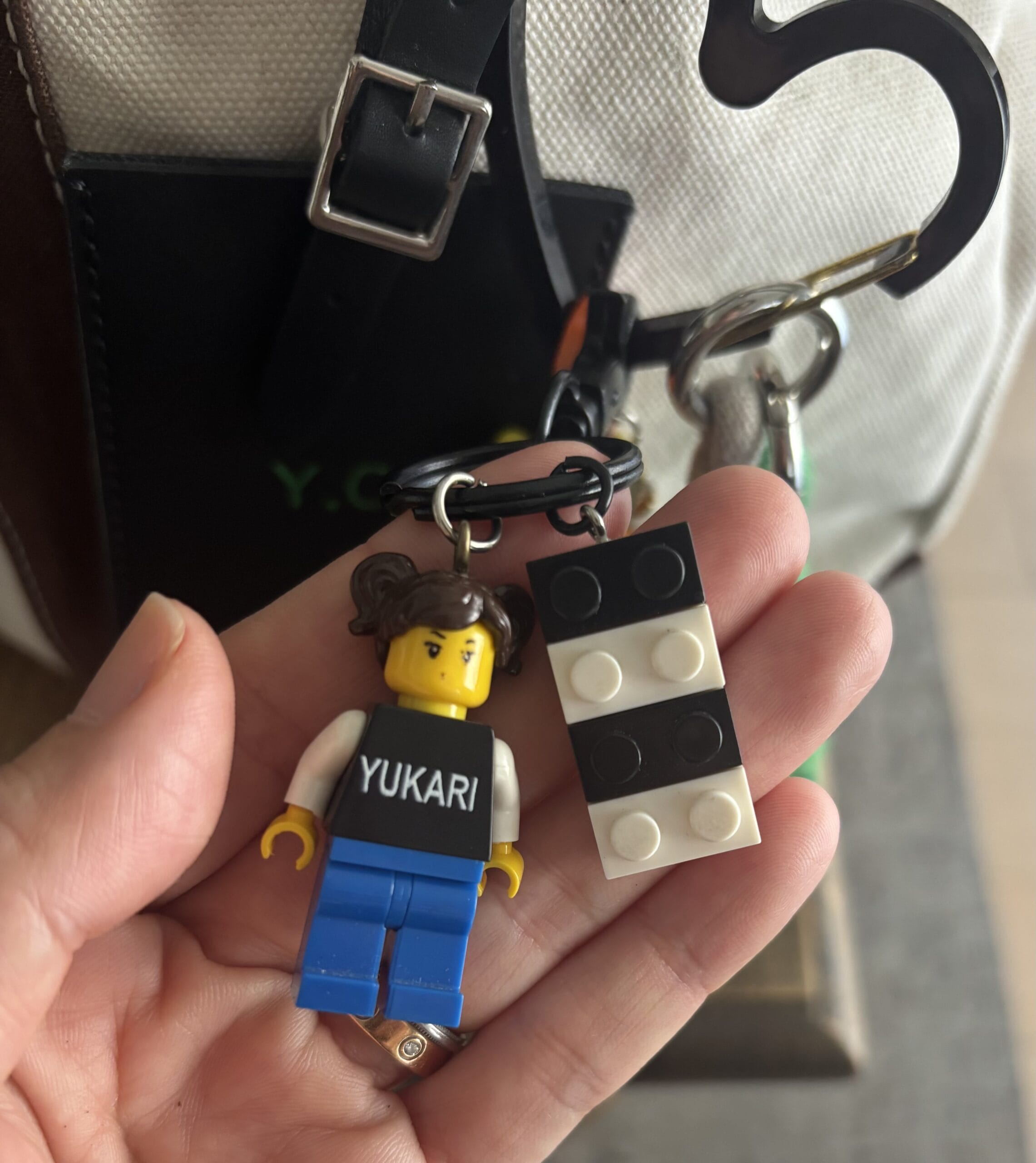 40代のバッグチャーム】ルイ・ヴィトンのバッグに鳩ホルダー