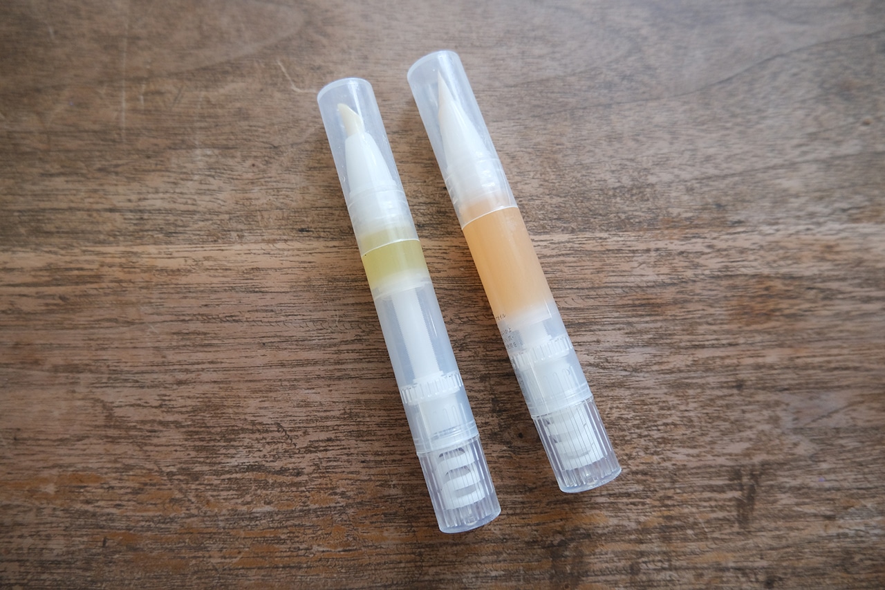 甘皮ケアオイル(890円)／ネイルケアオイル(890円)
