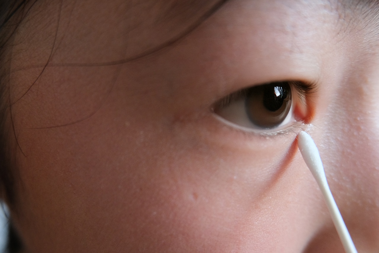 細軸綿棒　２００本ケース入使用シーン