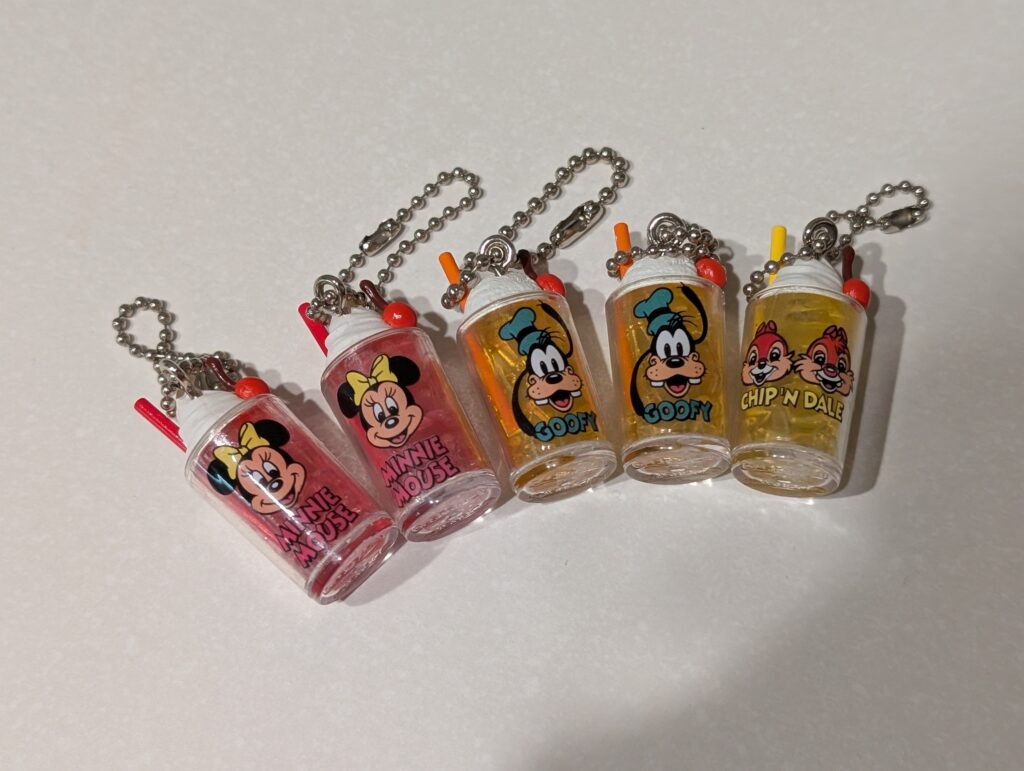 ディズニーのカプセルトイ　クリームソーダのミニチュアチャーム　5点集合