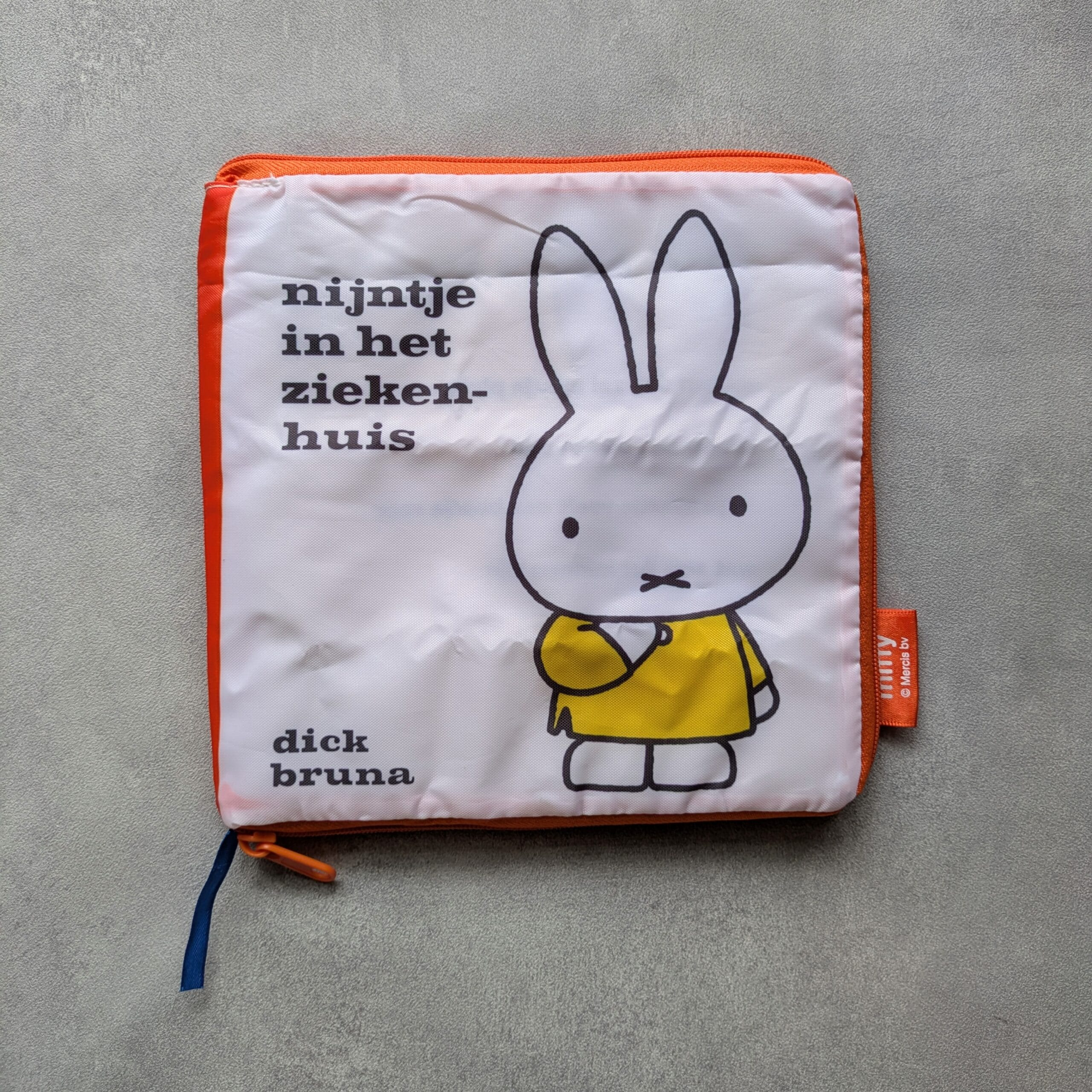 ミッフィー絵本ポーチ　うさこちゃんのにゅういん