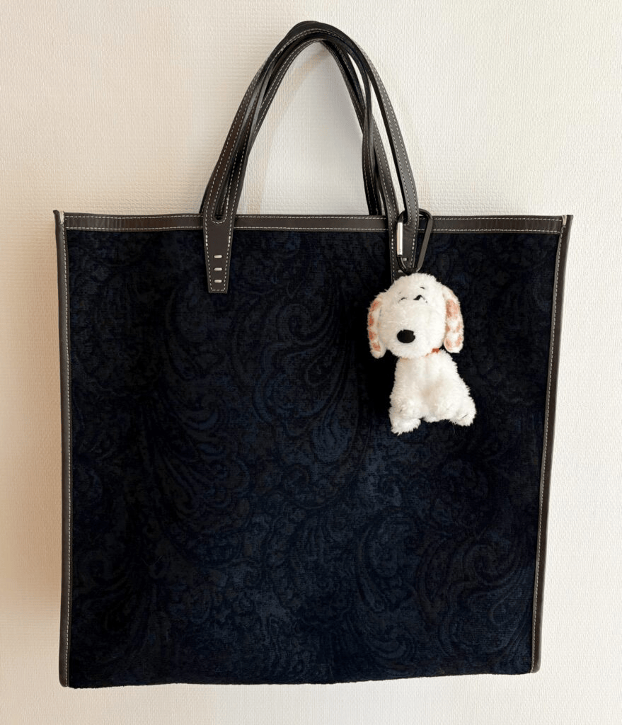 A VACATIONのバッグにマーブルスのぬいぐるみ