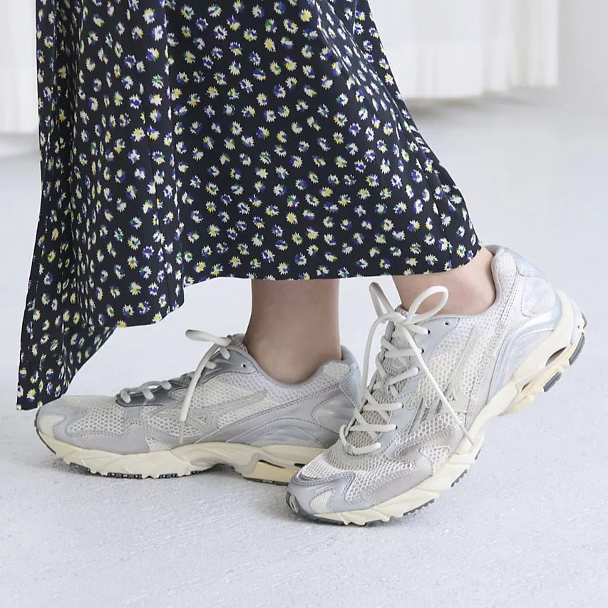 "Mizuno
WAVE RIDER 10"